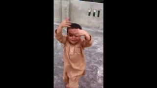 Niño Arabe Bailando