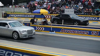 Chrysler 300C SRT8 vs Charger SRT8. Arrancones Pegaso mayo 14, 2017
