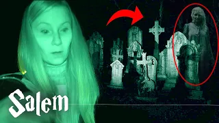 DI NOTTE NEL CIMITERO DI SALEM ** FILMATA UNA STREGA DALLA SUA TOMBA **