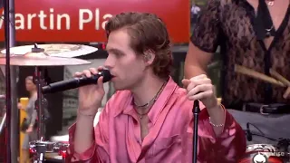 5SOS perform live in Sunrise Plaza: Youngblood, Teeth, No Shame