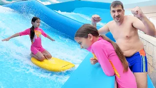 🤩 Challenge în PISCINĂ 🌊 MARA sau TEO CÂȘTIGĂ la SURF 🏄‍♀️ în ATLANTIS DUBAI 🇦🇪