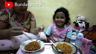 buka puasanya CHALLENGE Samyang ! pertama kalinya uncita makan Samyang