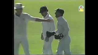 Heals at his best! Here he takes a classic catch vs Pakistan. 2nd Test Adelaide Oval January 1990