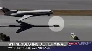 Landing gear failure truck saved the plane