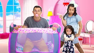 SARAH  e Eloah FINGE ser BABÁ por um dia do PAPAI