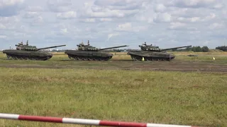 БРЭМ-1 тянет три танка Т-72Б3 с заклинившими гусеницами