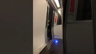Washington DC metro doors closing (MOST POPULAR VIDEO)