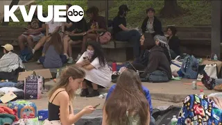 UT Austin protest: Protesters gather outside Travis County Jail, awaiting release of those arrested