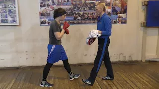 Boxing: knockout left hook from closed guard