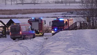 JAWOR. Spacer po zamarzniętym zbiorniku w Mściwojowie - mężczyźni wpadli do lodowatej wody