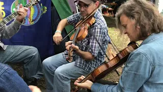 Porter’s Reel - Spencer & Rains twin fiddle with Pete & Kellie - Clifftop 2018