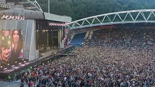 Crowd singing Bohemian Rhapsody - Hella Mega Tour - Huddersfield 25.06.22