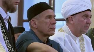 Рустам Минниханов совершил праздничный намаз в Галеевской мечети