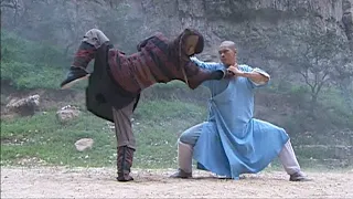 惡霸圍剿小和尚，殊不知小和尚武功了得，出手打殘他 ⚔️ 功夫 | Kung Fu