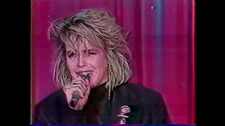 Kim Wilde   1987 01 17   You Keep Me Hanging On live vocals + int @ Champs Elysées