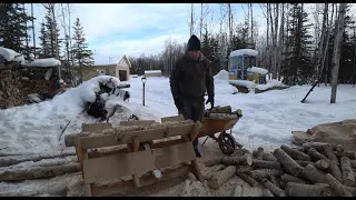 Первый весенний месяц.Жизнь на Аляске.