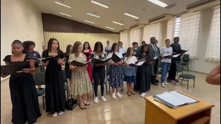 Hino: Ele sabe. Cantado pelo coral dos jovens da estaca São Carlos-SP