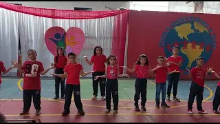 Apresentação do dias das mães turma do 2° Ano,  música: Ser humano ou anjo