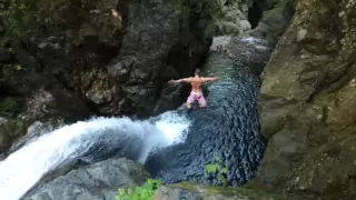 Крутые прыжки с водопада