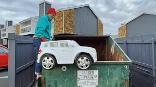 Dumpster Diving at Apartments – We Found Miller Lite Pool Floats & Mercedes Benz Kids Car!