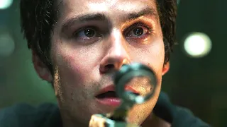 Dylan O'Brien kämpft gegen eine unheimliche Riesenameise | Love and Monsters | German Deutsch Clip