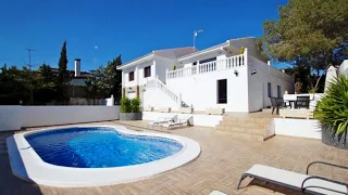 TORREVIEJA: 4 Bedrooms Detached Villa with Pool, 2 Garages, Garden & Terrace (©WhiteVillasInSpain)