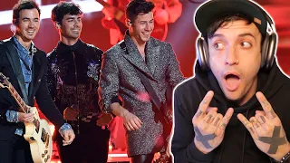 AMAZING LIVE PERFORMANCE Jonas Brothers - Jealous/Cake By The Ocean/Sucker Medley REACTION