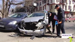 В центре Одессы столкнулись два автомобиля