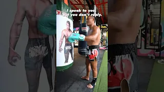 Things are heating UP! 😂🔥👀Saenchai sending a message to Buakaw… #shorts