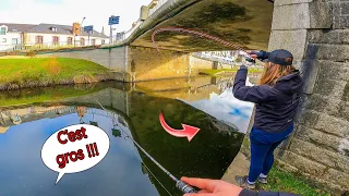 Grosse surprise sous ce pont en pêchant au ver !!! ( poisson record )