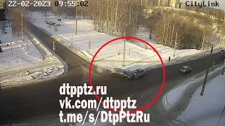 На улице Маршала Мерецкова в лобовую столкнулись два легковых автомобиля