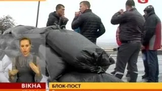 Севастополь оточили мішками з піском - Вікна-новини - 27.02.2014
