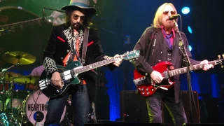 2  Mary Jane's Last Dance TOM PETTY & THE HEARTBREAKERS June 9 2017 PITTSBURGH PA PPG ARENA