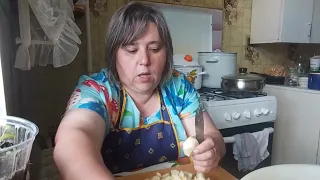 Картошка по охотничий , щи зеленые.