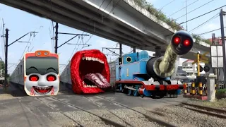 Kereta Kereta Panjang Thomas Exe, Kereta KRL Eater Merah VS Kereta Jadi Kikiko Exe !!!!