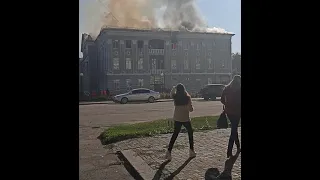 fire in the Palace of culture in bakhmut, after a Russian shelling.