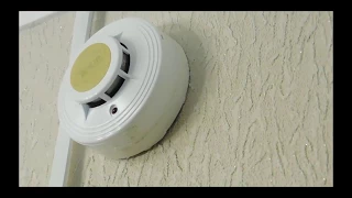 Как перенести датчик пожарной сигнализации с потолка на стену