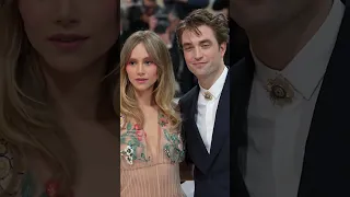 Suki Waterhouse and Robert Pattinson arrive at the 2023 #MetGala