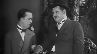 Laurel and Hardy in Do Detectives Think
