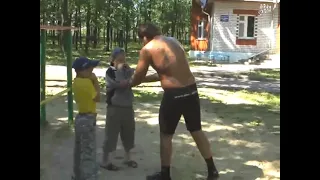 Александр Емельяненко и дети тренировка