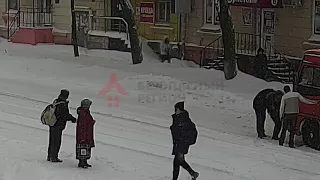 ДТП Маршрутка сбила девушку на  Белинского/Чкалова. 05.02.18.