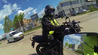 Motorrijles AVD: Zware les en veel te bespreken! STOPBORD! vooruit kijken!