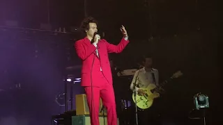 Harry Styles trying to organise All You Need Is Love (09.04.18)