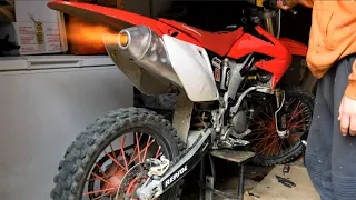 Honda crf 250r shooting Flames/Rev limiter #shorts