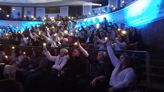 Неймовірна атмосфера під час виступу гурту "СКАЙ" у Полтаві: "Подаруй світло!"