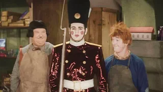 March of the Wooden Soldiers - #Laurel & #Hardy (1934)