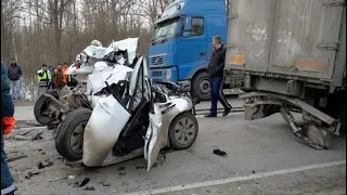 Вмял легковушку в прицеп фуры: смертельное ДТП в Тамбовской области