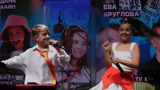 18.05.2024 - Сходка Блогеров Евы Винник и Евы Кругловой и их друзья - группа Рили (Рили)