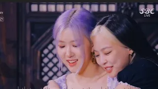 Chaennie Jennie & ROSÉ  moments - Let Me Love You