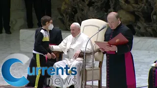 Child Asks Pope, Can I Have Your Hat?